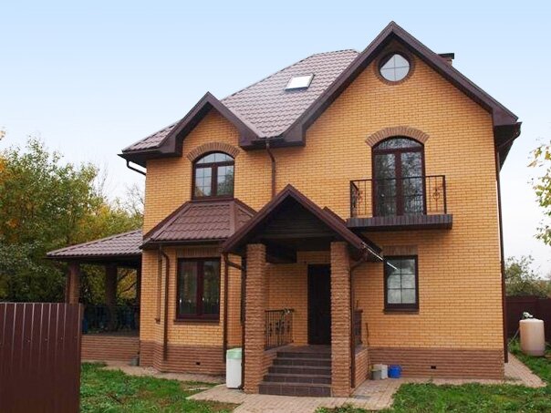 Дом из кирпича с мансардой в Екатеринбурге